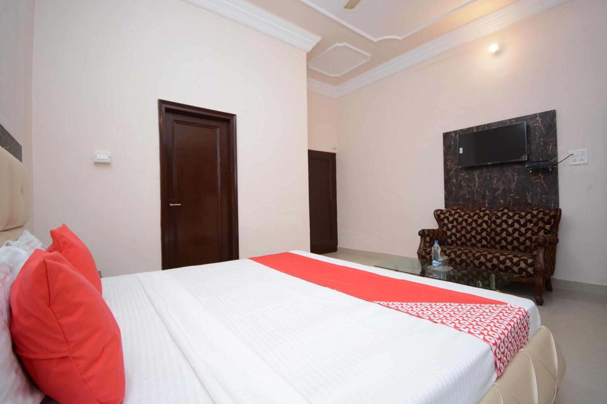 Hotel Asia Palace Pathankot Bagian luar foto
