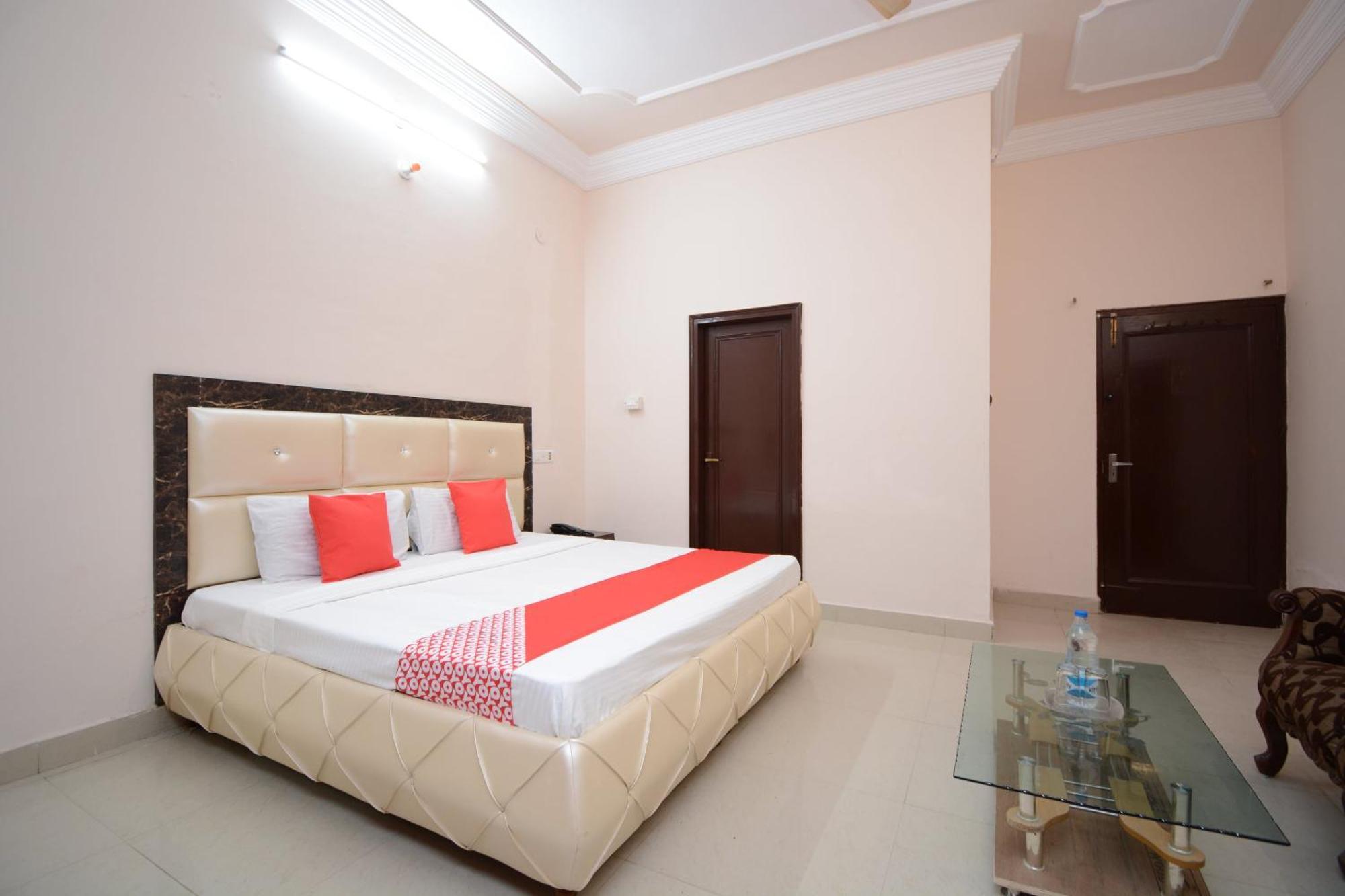 Hotel Asia Palace Pathankot Bagian luar foto